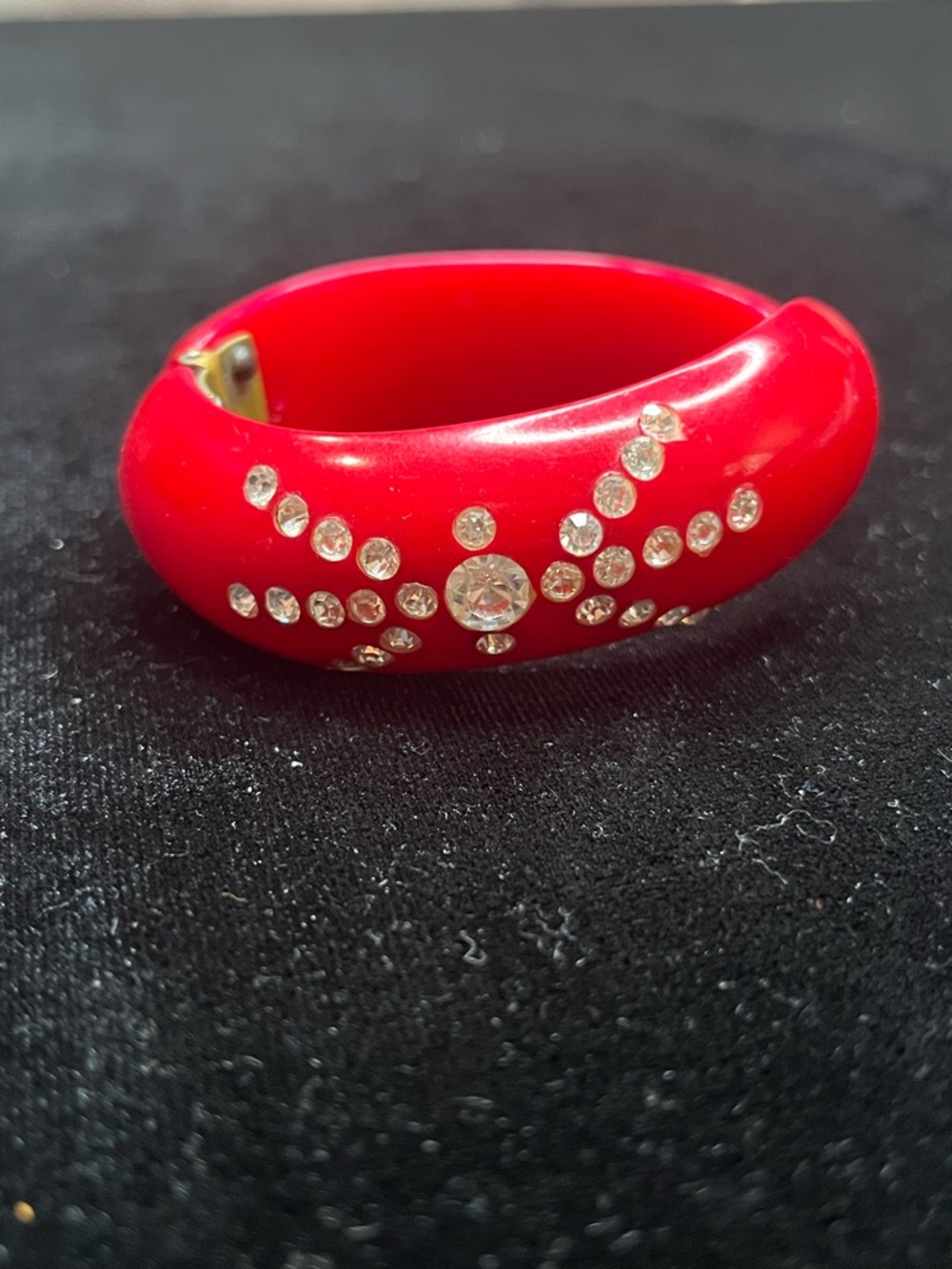 1677 Vintage 1950s Cherry Red Catalin Bakelite Hinged Bracelet